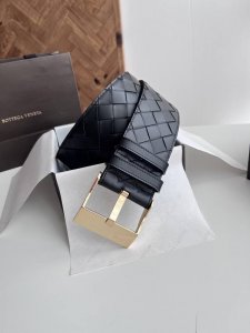 -Bv 2025新款女士编织腰封 纯手工Intreccio大格子编织 双面意大利小牛皮搭配微复古金色表扣元素针扣 宽度6.0Cm 颜色: 黑色