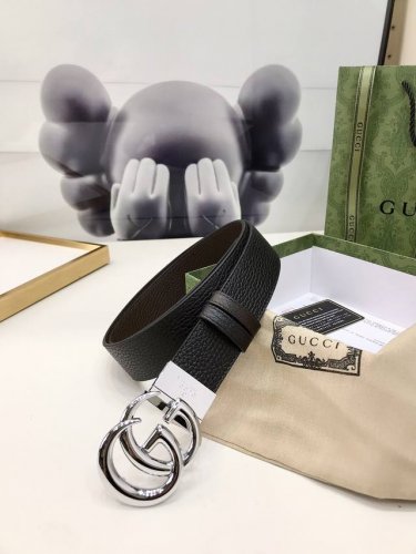 gucci双面皮革腰带，采用织纹皮革打造，装饰Gg带扣。金属配件深受品牌辉煌的70年代经典设计所影响，得以重新诠释。3.7Cm宽