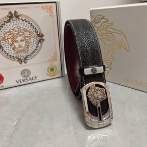 品名：Versace.范思哲 材质：原单牛皮腰带 百分百头层牛皮腰带保证真皮，24K纯钢扣，专柜原单品质、做工精细，时尚大牌，送人自用首选 包装： 请认准如图专