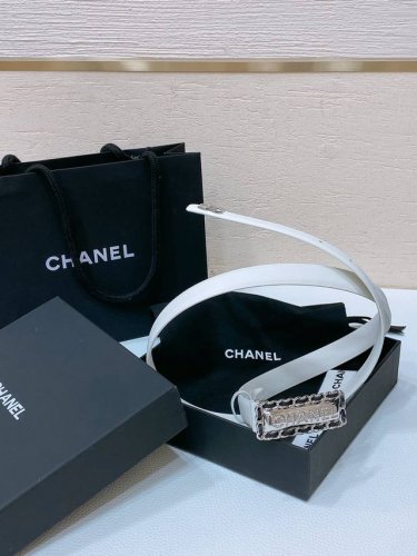 chanel 24C 进口胎牛皮 软硬适中的小牛皮 cc Logo黄铜搭扣 一年四季最不可缺少的搭配神器 穿裙子西装搭它简直不要太高级 2.0Cm精品 码数75