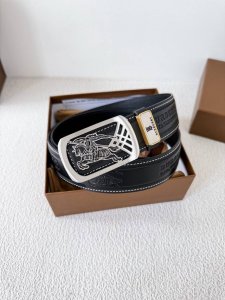 品名：巴宝莉.Burberry腰带 皮带 原单 型号：挂扣，经典纯钢材质挂扣，实物拍摄，头层牛皮 材料：百分百头层牛皮，保证真皮。双面可用专柜同等质量，经典双面