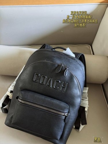 无盒 Size：32*38Cm C家 双肩包 新品系列 双肩包双拉链， 有一层单独放电脑哦！ 最经典实用的一款男士双肩包 强烈推荐 搜索Coach 双肩包