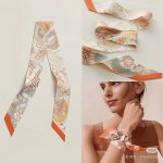 爱马仕 Hermes｜水上游乐园 Twilly小丝巾 束发带，产品描述：Twilly小丝巾 100%桑蚕丝 。 这款小巧的真丝配饰佩戴方式千变万化，可为您的日常