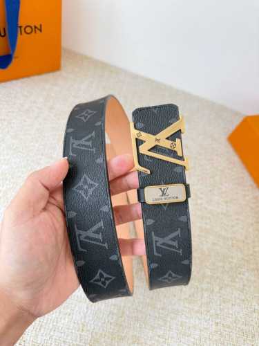 品名： Lv..路易..威登腰带皮带原单 型号：挂扣，经典纯钢材质挂扣，头层牛皮，图片实物拍摄 材料：头层牛皮，挂扣系列，纯钢材质扣头，钯镀电镀工艺永不掉色。原