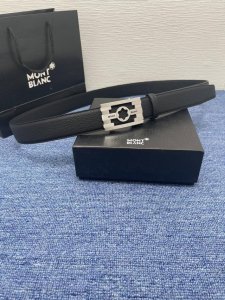 品牌 万宝龙 550107自动 描述 双面原版皮，这款饰有带扣的腰带配以水牛皮衬里，覆以Monogram 牛皮。展现细腻的品牌特质，是牛仔裤的理想配件 字母带扣