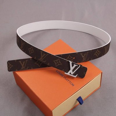 配全套包装礼盒 等级：Lv 女款 原单专柜同步，原单不锈钢扣头，原版包装.实物拍摄，货真价实头层牛皮 材料：双面头层牛皮 编号：宽度 3.0