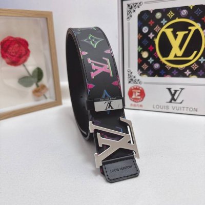 品名：Lv..路易..威登 材质：原单牛皮腰带 百分百头层牛皮腰带保证真皮，24K纯钢扣，专柜原单品质、做工精细，时尚大牌，送人自用首选 包装： 请认准如图专柜