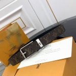 Damier帆布腰带，小牛皮内衬 - 明亮镀钯黄铜搭扣 - 金属皮带圈上刻有路易威登巴黎英文字样 - 搭扣边缘雕刻路易威登标志 网站中的信息可能存在技术失准、色