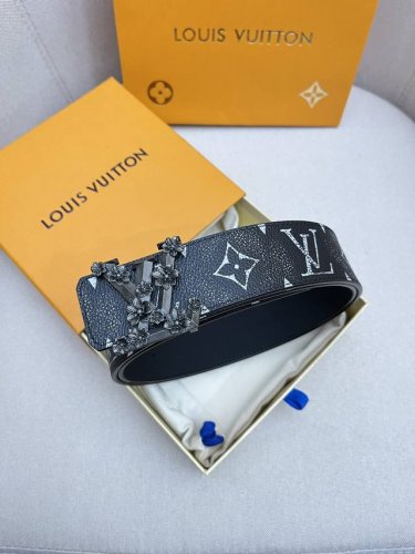 品牌：Lv、、路易、、威登！ 原单：特 皮带腰带：单面使用专柜质量、头层牛皮、24K纯钢扣、送人自用首选、保证真皮 包装：请认准图片专柜包装、送打孔器 全套包装