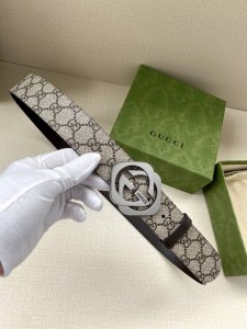 宽度4.0Cm Gucci Marmont系列每一季都会推陈出新，为灵感源于70年代的标志性Gg配件注入现代精髓。Supreme帆布印花 腰带反面采用咖啡色原版