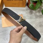 Lv.路易威登 宽40Mm双面原版小牛皮 搭配单钌钯电镀扣 完美的手感.油边 出众的设计.风格 高贵奢华 时尚大方 高清实拍 货真价实 品质保证 双面用