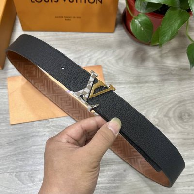 Lv.路易威登 宽40Mm双面原版小牛皮 搭配单钌钯电镀扣 完美的手感.油边 出众的设计.风格 高贵奢华 时尚大方 高清实拍 货真价实 品质保证 双面用