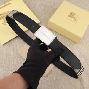 MADE IN ITALY 批 配全套专柜包装 品牌：巴宝莉 扣头材质：精品实心扣 产品详情： BURBERRY 巴寶莉 專櫃同步 皮帶進口頭層原版皮， 3.4