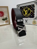 品名：Lv..路易..威登 材质：原单牛皮腰带 百分百头层牛皮腰带保证真皮，24K纯钢扣，专柜原单品质、做工精细，时尚大牌，送人自用首选 包装：