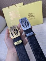 品名：巴宝莉c原单 材质：原单牛皮腰带 百分百头层牛皮腰带保证真皮，24K纯钢扣，专柜原单品质、做工精细，时尚大牌，送人自用首选 包装： 请认准如图专柜包装赠送