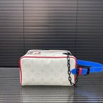 Louisvuitton 路易威登 Nba联名 Cloakroom Dopp Kit手袋 手拿包 化妆包 洗漱包袋 经典百搭 实物拍摄 男女通用 配送防尘袋 礼