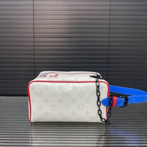 Louisvuitton 路易威登 Nba联名 Cloakroom Dopp Kit手袋 手拿包 化妆包 洗漱包袋 经典百搭 实物拍摄 男女通用 配送防尘袋 礼