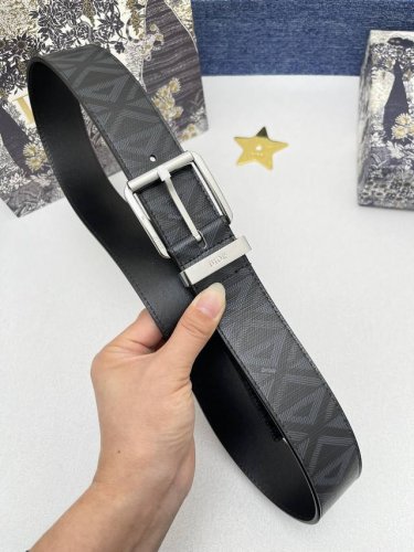 迪奥550 4.0Cm 特P190 这款 30 Montaigne Avenue 腰带从同名手袋汲取灵感，是二零二三年秋季新品。采用黑色光滑 牛皮革精心制作，质