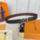 特P180 寬度：35Mm Lv S-Lock系列 寬度3.5Cm 驢家法國原廠荔枝紋皮料 搭配獨特的新型掛扣 雙面用