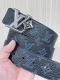 4.0宽 2025新款以天然小牛皮搭配路易威登特色设计元素的Lv pyramide 腰带，时尚新潮，尽显品牌个性。小牛皮材质，饰有路易威登标志性的Monogra