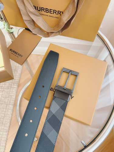 特 Burberry 博柏利原厂进口皮料，格纹 牛皮 品质毋庸置疑 没有更好 只有最好 宽度3.5㎝ 内置Nfc正品芯片感应验证