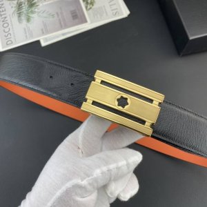 万宝龙 特种皮腰带系列 ，原厂五金精品不锈钢扣，手感柔软舒适 宽3.8Cm。