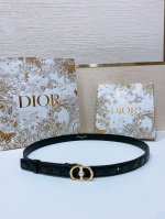 Dior Montaigne Jolie Belt 光滑小牛皮和白色树脂珍珠 饰有*Christian Dior*标志 羊皮菱格腰带2.0Cm