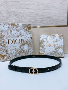 Dior Montaigne Jolie Belt 光滑小牛皮和白色树脂珍珠 饰有*Christian Dior*标志 羊皮菱格腰带2.0Cm