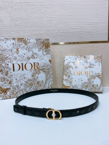 Dior Montaigne Jolie Belt 光滑小牛皮和白色树脂珍珠 饰有*Christian Dior*标志 羊皮菱格腰带2.0Cm