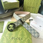 G U C C I 寬度40毫米 男士腰帶 這款時尚腰帶以雙面頭層小牛皮革匠心呈現，經典防水面料內襯樹稿磨砂牛皮設計 配以由精鋼金屬打造的Gucci銘牌經典雙G