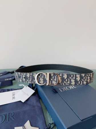 高端品质，实物拍摄 批 配全套礼盒 ：品牌：DIOR 迪奥原厂皮料，奶昔白帆布 灰色牛皮 品质毋庸置疑 没有更好 只有最好 尺寸3.5厘米 - 点击图像关闭