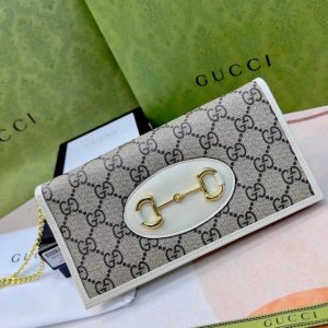 Guccl 621993 链条包颜色 白色 棕色尺寸： 19*10*4 1955 马鞍扣Woc手机. 卡. 口红. 钥匙...必带小物件一包搞定，还有拉链隔层。
