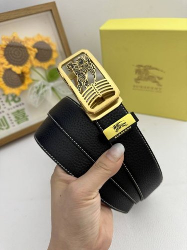 品名：巴宝莉 自动带 材质：原单牛皮腰带 百分百头层牛皮腰带保证真皮，24K纯钢扣，专柜原单品质、做工精细，时尚大牌，送人自用首选 包装： 请认准如图专柜包装赠