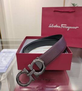 Ferragamo 菲拉格慕 双面进口牛皮，搭配精品铜扣，自行选择搭配，真材实料有质感，时尚经典不失风范 ，长短可自行裁剪