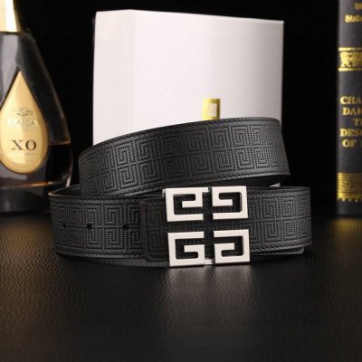 纪梵希这款皮带采用奢华的牛皮材质，独具原创个性且精致不凡。Gancini金属扣饰的分层构造打造富有趣致的3D立体效果。手工精制而成，打造奢华却又不失现代感的外观