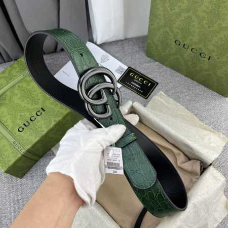 古奇，宽4.0Cm，新款 春夏系列，品牌标志性的双G标识经重新诠释后，以光彩夺目的金色调呈现在这款男士绿色鳄鱼纹腰 - 点击图像关闭