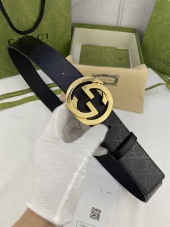 特 宽度4.0Cm Gucci Marmont系列每一季都会推陈出新，为灵感源于70年代的标志性Gg钢扣配件注入现代精髓。这款Gg Supreme帆布腰带反面采 - 点击图像关闭