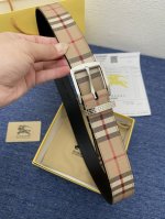 巴、宝莉 经典系列新品腰带，采用小牛皮材质，完美搭配手工车线，经典配色，可搭配商务西装或更为休闲的造型。38毫米宽 顶级