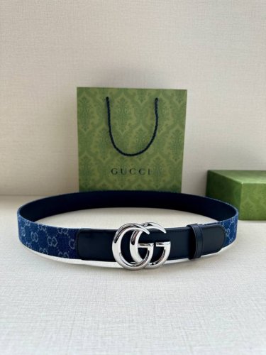宽度3.8Cm Gucci 每一季，品牌标识都会吐故纳新，于经典之中融入新意。在这款腰带上，经典gg标识以亮眼之姿生动呈现，与双g造型配件相得益彰。 蓝