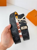 品名： Lv..路易..威登腰带皮带原单 型号：挂扣，经典纯钢材质挂扣，头层牛皮，图片实物拍摄 材料：头层牛皮，挂扣系列，纯钢材质扣头，钯镀电镀工艺永不掉色。原