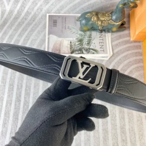 Lv 特种皮腰带自动带系列 ，原厂五金精品不锈钢扣，手感柔软舒适 宽3.5Cm。