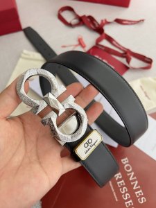 品名：菲拉格慕.Ferrgamo腰带 皮带 原单 型号：挂扣，原版经典花纹挂扣，实物拍摄，头层牛皮 材料：百分百头层牛皮，保证真皮。双面可用专柜同等质量，经典头