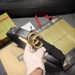 特 宽4.0Cm Gucci 每一季，品牌标识都会吐故纳新，于经典之中融入新意。在这款腰带上，经典Gg标识以亮眼之姿生动呈现，与双G造型配件相得益彰