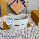 配全套包装礼盒 Lv S-Lock系列 宽度3.5Cm 精致的字母搭扣 搭配品牌專用小牛皮压logo标识 双面用