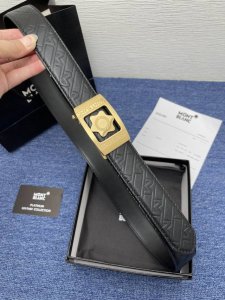 品牌 万宝龙自动 特 描述 双面原版皮，这款饰有带扣的腰带配以水牛皮衬里，覆以monogram 牛皮。展现细腻的品牌特质，是牛仔裤的理想配件 字母带扣； 宽 原