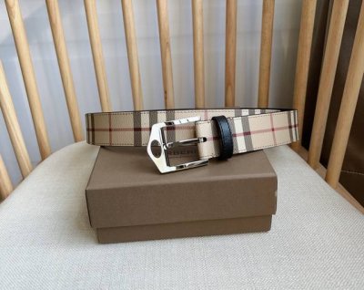 新款 Burberrry 巴宝莉专柜同步上新精选品牌标志性London格纹 搭配镂空扣钉带扣 宽:3.5Cm 精致优雅 简单大方