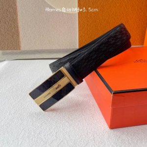 特 爱马仕 爱马仕经典小牛皮，手感细腻柔软，搭配纯钢自动精品扣，男士必备！宽度：3.5Cm