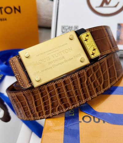 皮带：Lv..路易..威登顶级复刻- 腰带：原单品质百分百进口原厂头层牛皮，保证真皮。喷漆烤漆-哑光雾面设计.真空电镀.永不掉色.24K纯钢扣鳄鱼皮纹路双面可用