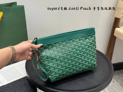 礼盒包装 尺寸26.21Cm Goyard戈雅 Conti Pouch 手拿包洗漱包 有着非常不错的大容量且自重很轻，有一条可随时收入包内的手挽带，既可以作出行