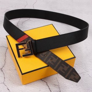 fendi 芬迪 宽38Mm 标志造型宽皮带。原版Ff双层扣，进口原版小牛皮制成。印有浮雕黑Ff 图案。镀金表面金属制品，品质保证。